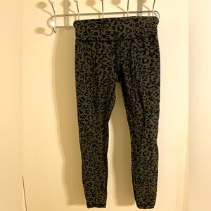 ATHLETA ELATION ULTRA HIGH RISE LEGGING XS
Buttery-soft stretch